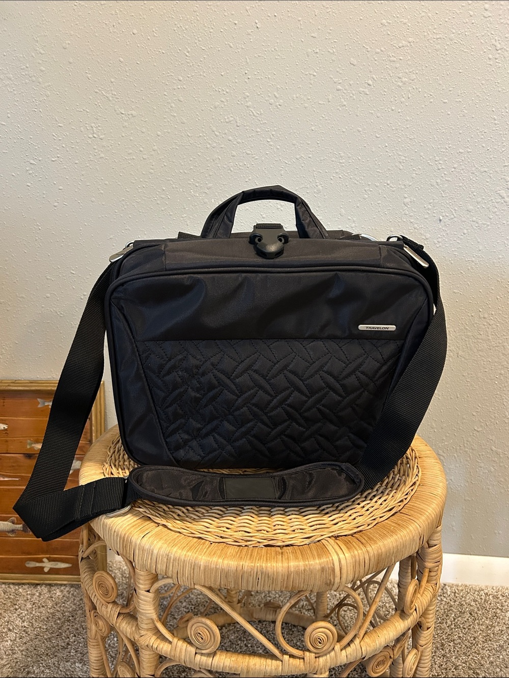 Travelon Black Total Toiletry Kit Crossbody Travel Bag Quilted